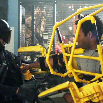Troy and Abed as Alien and Ripley in Community