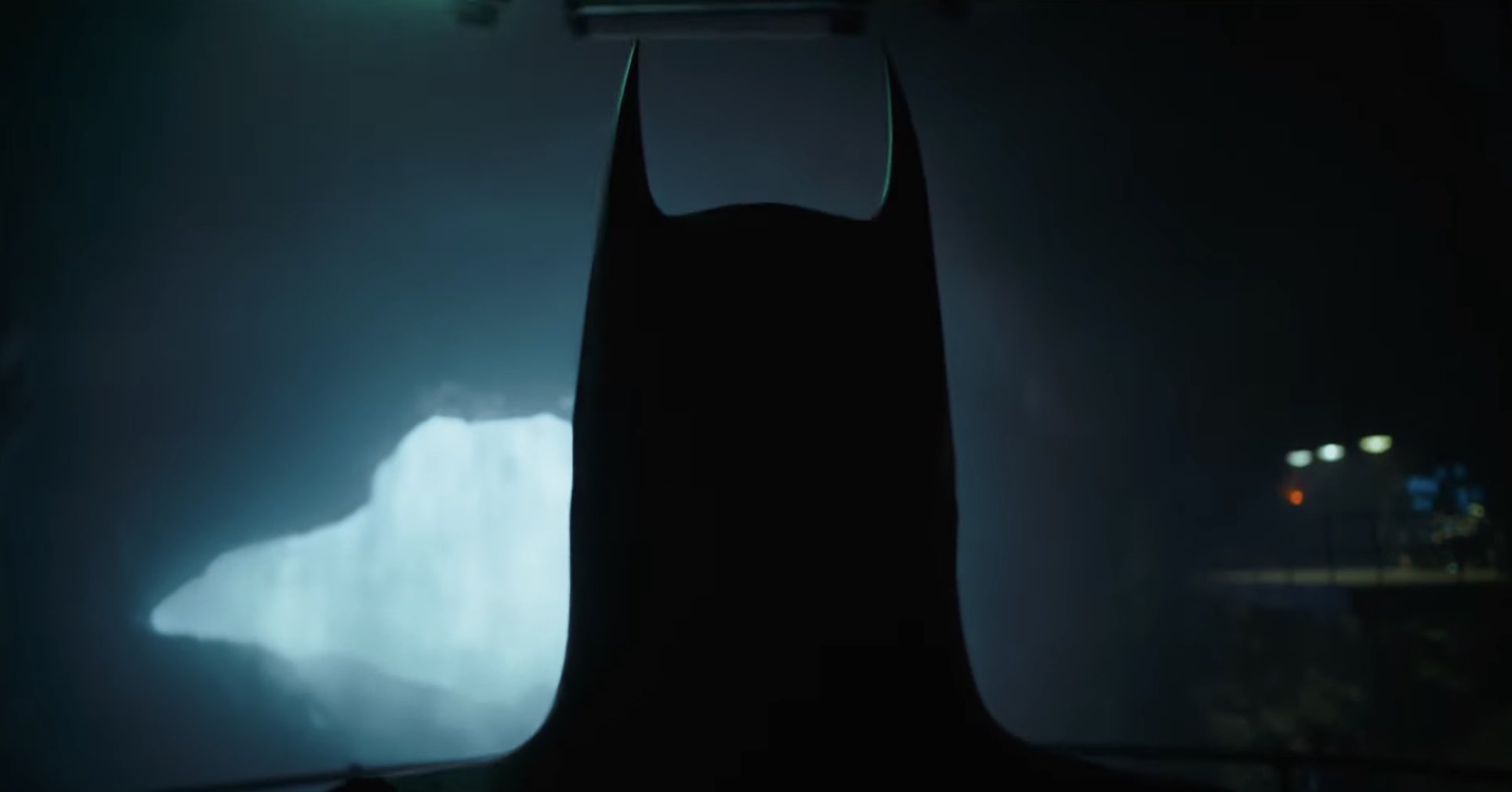 The Flash' final trailer shows Michael Keaton's iconic Batman