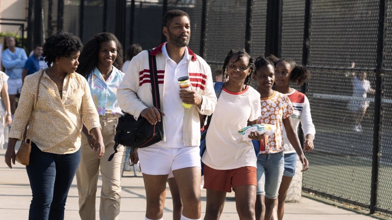 AUNJANUE ELLIS as Oracene “Brandy” Williams, MIKAYLA BARTHOLOMEW as Tunde Price, WILL SMITH as Richard Williams, SANIYYA SIDNEY as Venus Williams, DEMI SINGLETON as Serena Williams and DANIELE LAWSON as Isha Price in Warner Bros. Pictures’ inspiring drama “KING RICHARD,” a Warner Bros. Pictures release.