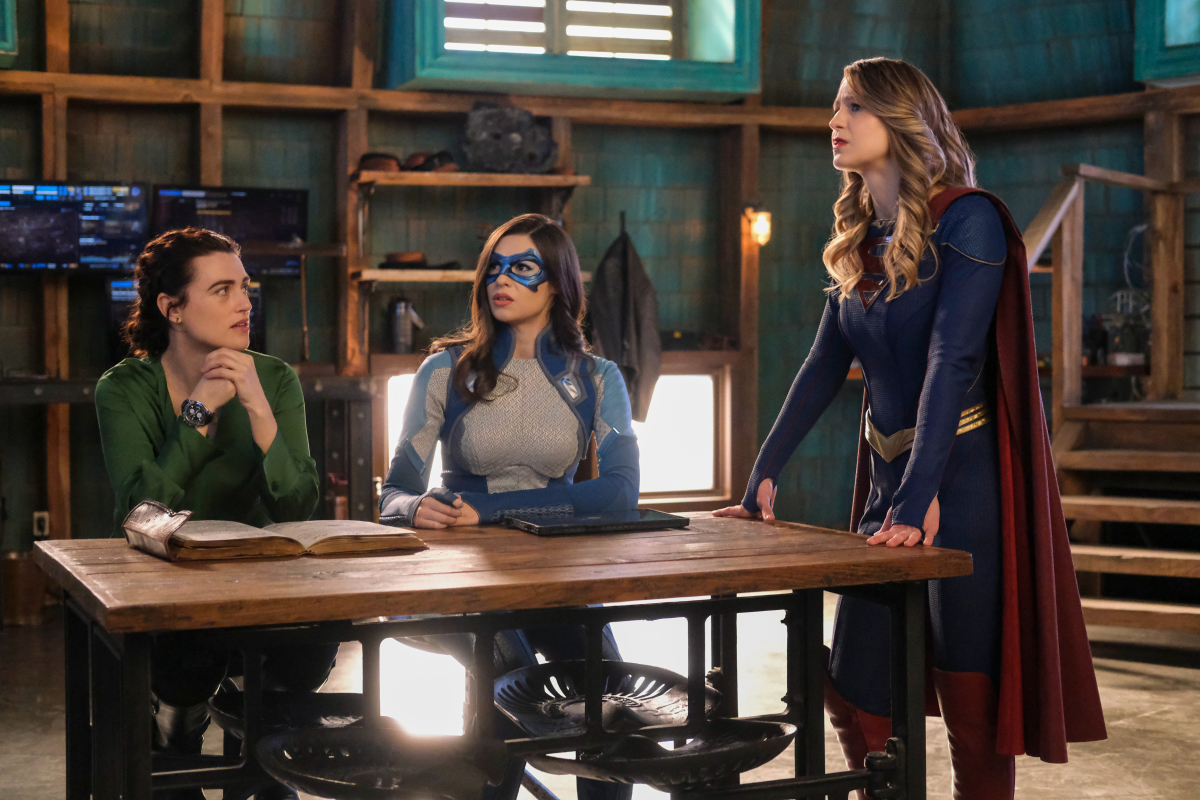 Supergirl Kara And Lena Save The Day With Magic And Transparency Den Of Geek 