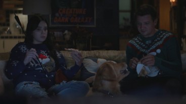 Kate Bishop (Hailee Steinfeld), Pizza Dog, and Clint Barton (Jeremy Renner) simply have a wonderful Christmastime.