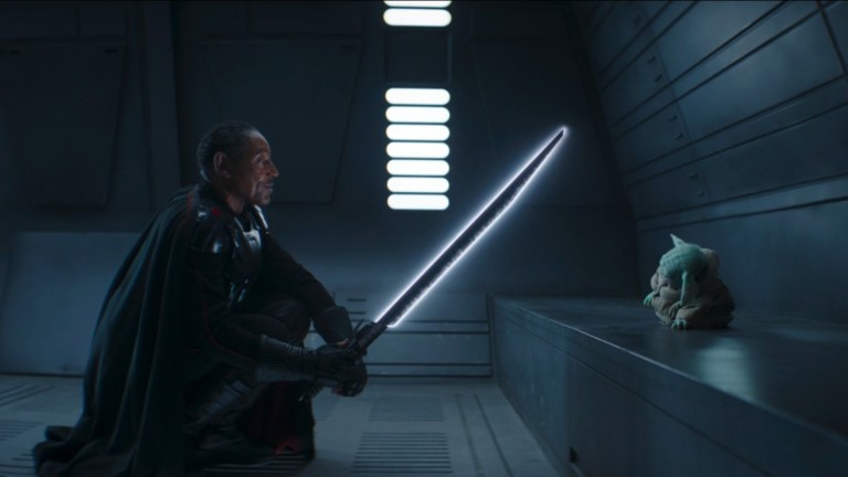 Removed the text from the new Dark Saber Mandalorian Season 3