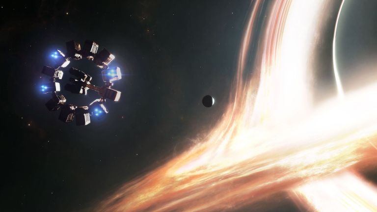spaceship and black hole in Interstellar