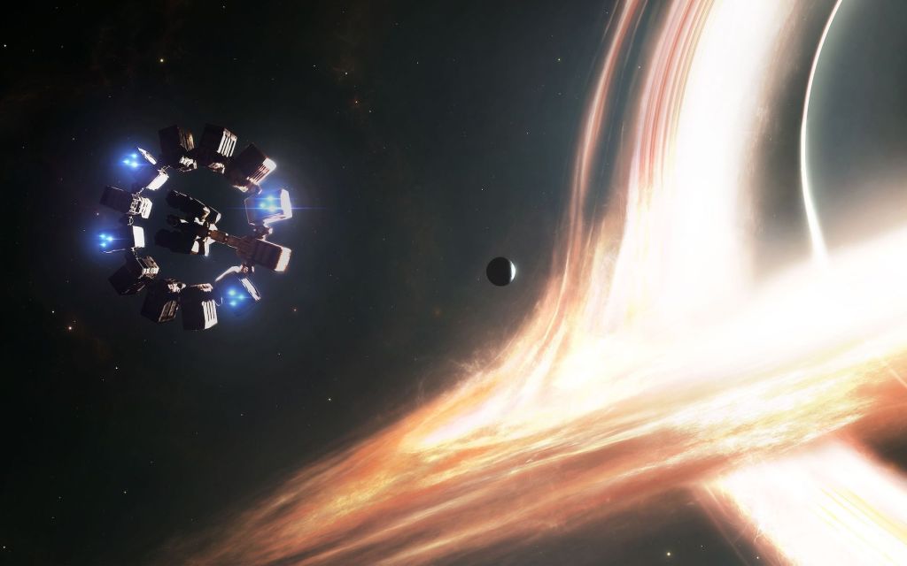 spaceship and black hole in Interstellar