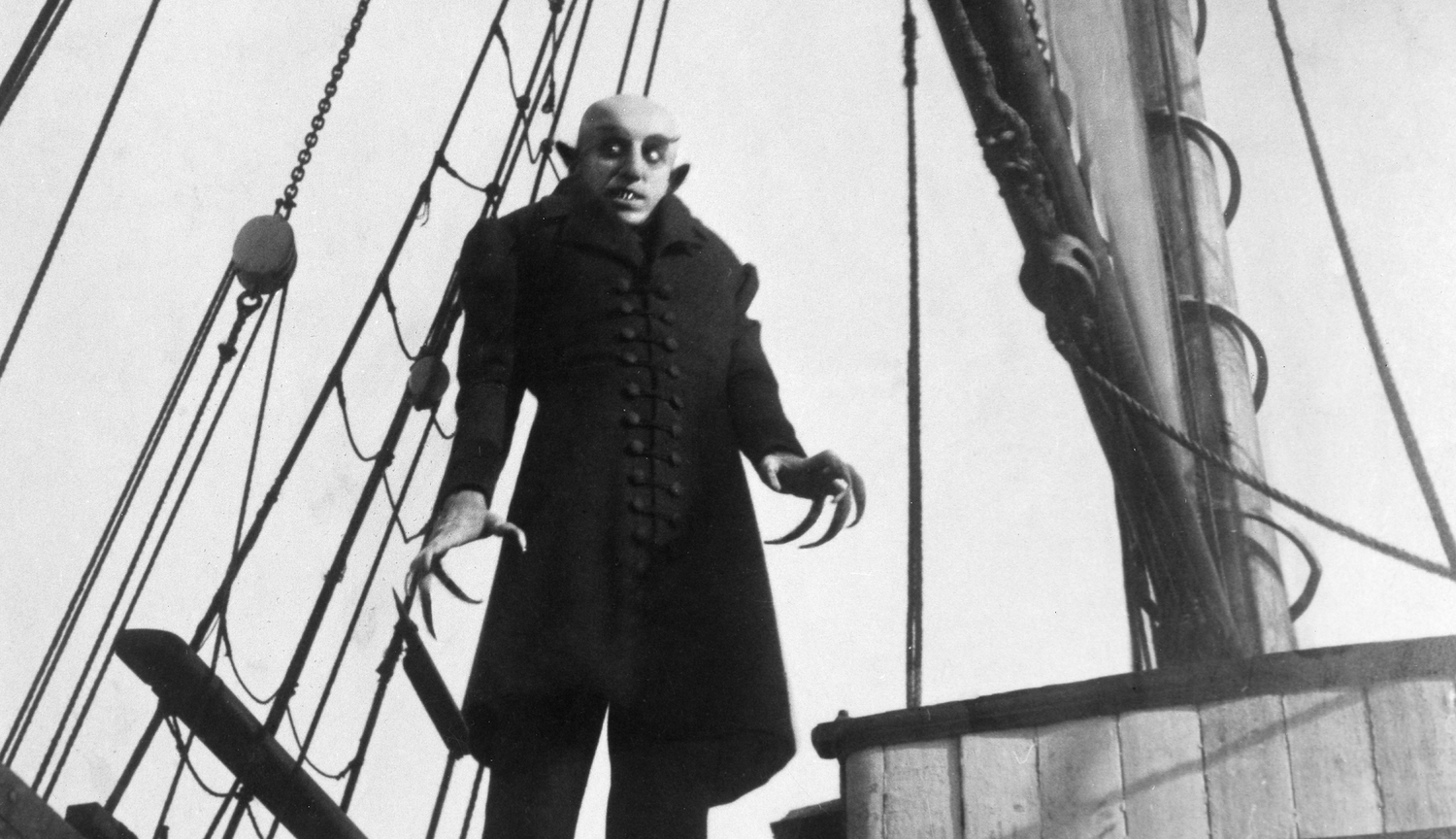 Nosferatu și Războiul Nesfânt al unei înmormântări clasice de 100 de ani