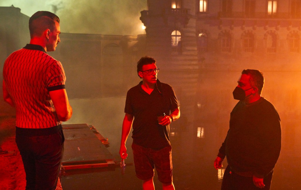 Rotten Tomatoes on X: Join @Russo_Brothers when they talk #TheGrayMan live in five minutes on @TwitterSpaces! / X