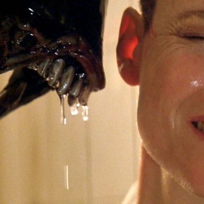 Sigourney Weaver and xenomorph in Alien 3