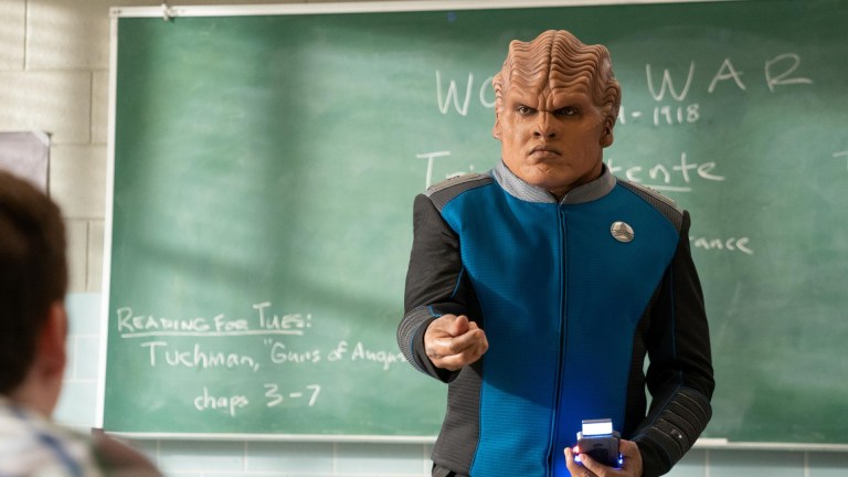 Kylden (Chad Coleman) teaches a class on The Orville season 3 episode 3