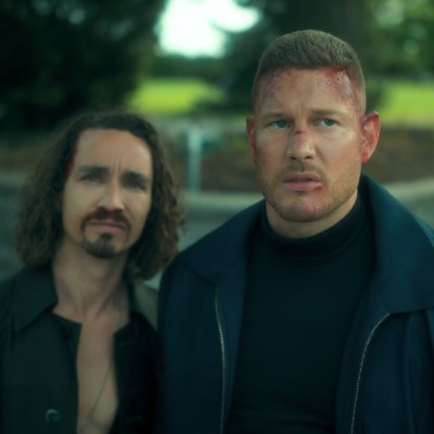 Klaus (Robert Sheehan) and Luther (Tom Hopper) in The Umbrella Academy season 3