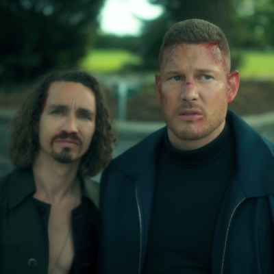 Klaus (Robert Sheehan) and Luther (Tom Hopper) in The Umbrella Academy season 3