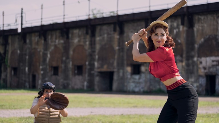 Carson Shaw (Abbi Jacobson) and Greta (D'Arcy Carden) on A League of Their Own