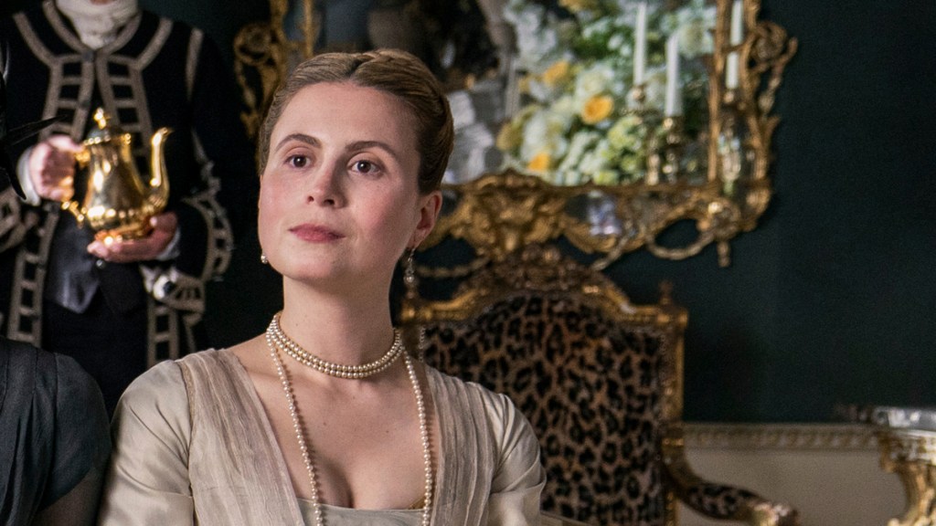 Yolanda Kettle as Elizabeth Elliot in Persuasion