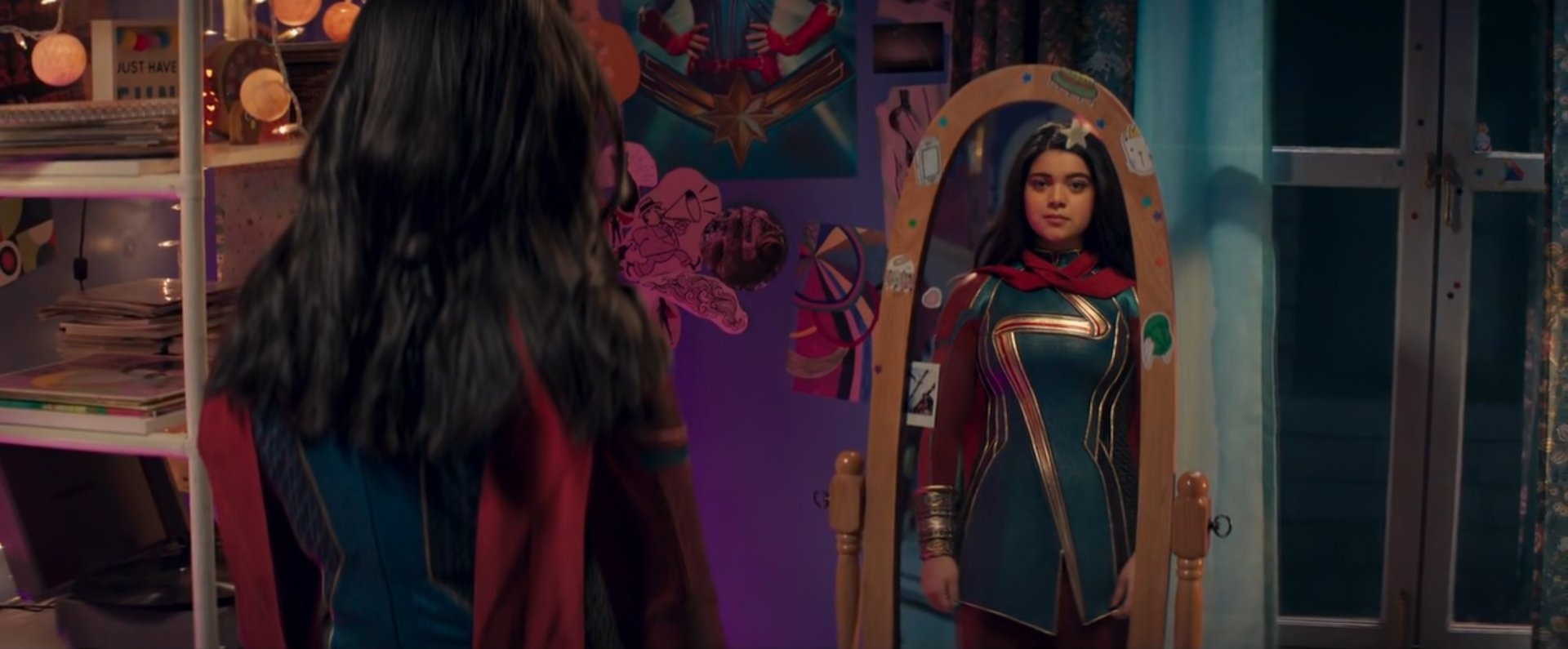 A importância de acertar o traje de TV da Sra. Surprise A importância de acertar o traje de TV da Sra. Surprise