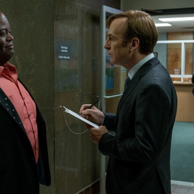 Lavell Crawford as Huell Babineux, Bob Odenkirk as Jimmy McGill, Rhea Seehorn as Kim Wexler - Better Call Saul _ Season 5, Episode 7