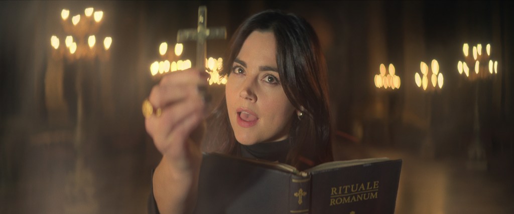The Sandman. Jenna Coleman as Johanna Constantine in episode 103 of The Sandman. Cr. Courtesy of Netflix © 2022