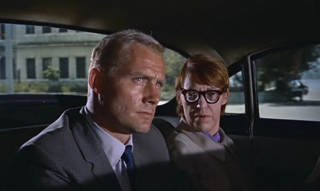 Rosa Klebb y Robert Shaw como Red Grant en From Russia with Love