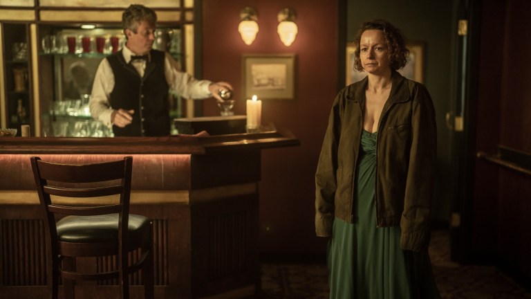 Samantha Morton as Dee, Nick Basta as Billy - Tales of the Walking Dead _ Season 1