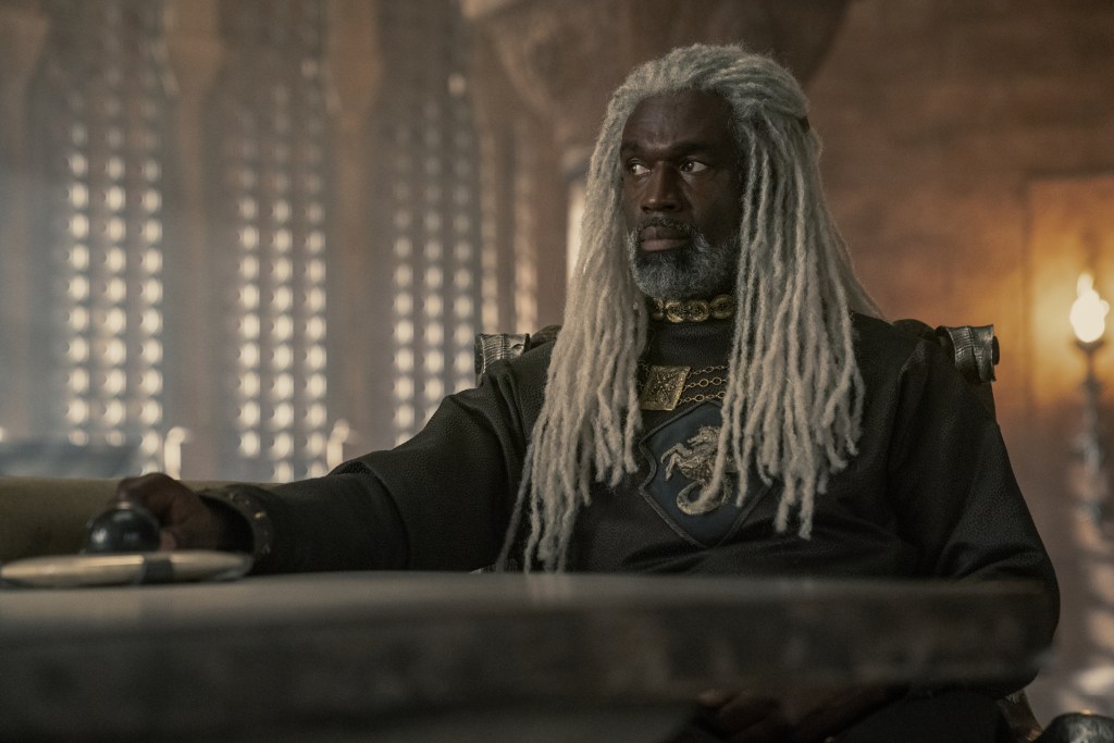 Steve Toussaint como Corlys Velaryon