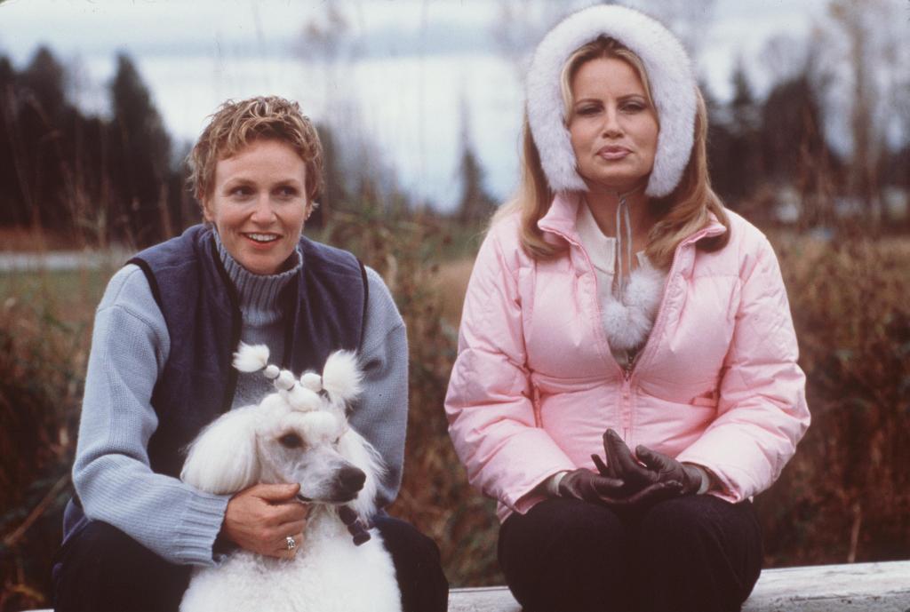 Jane Lynch as Christy Cummings, left, and Jennifer Coolidge as Sherri Ann Ward with "Rhapsody In White" star in Castle Rock Entertainment's film, "Best In Show." (Photo by Doane Gregory/Online USA)