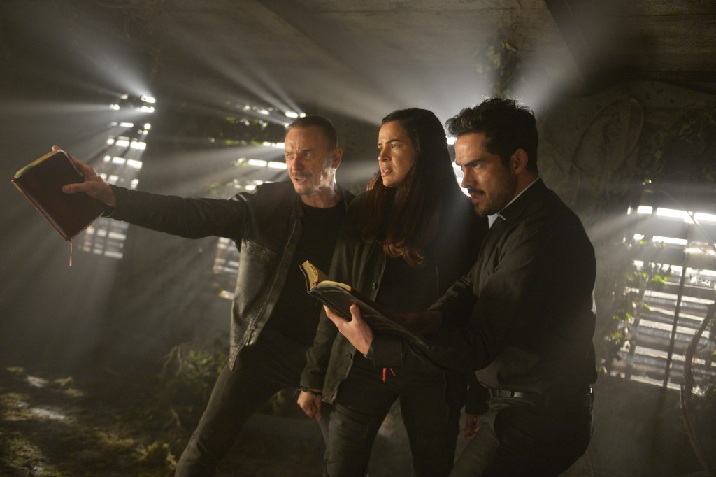 THE EXORCIST: L-R: Ben Daniels, Zuleikha Robinson and Alfonso Herrera in the season finale "Unworthy" episode of THE EXORCIST airing Friday, Dec. 15 (9:01-10:00 PM ET/PT) on FOX. ©2017 Fox Broadcasting Co. Cr: Sergei Bachlakov/FOX