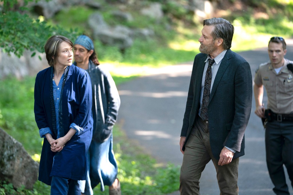 THE SINNER -- "Part II" Episode 202 -- Pictured: (l-r) Carrie Coon as Vera Walker, Bill Pullman as Detective Lt. Harry Ambrose -- (Photo by: Peter Kramer/USA Network)