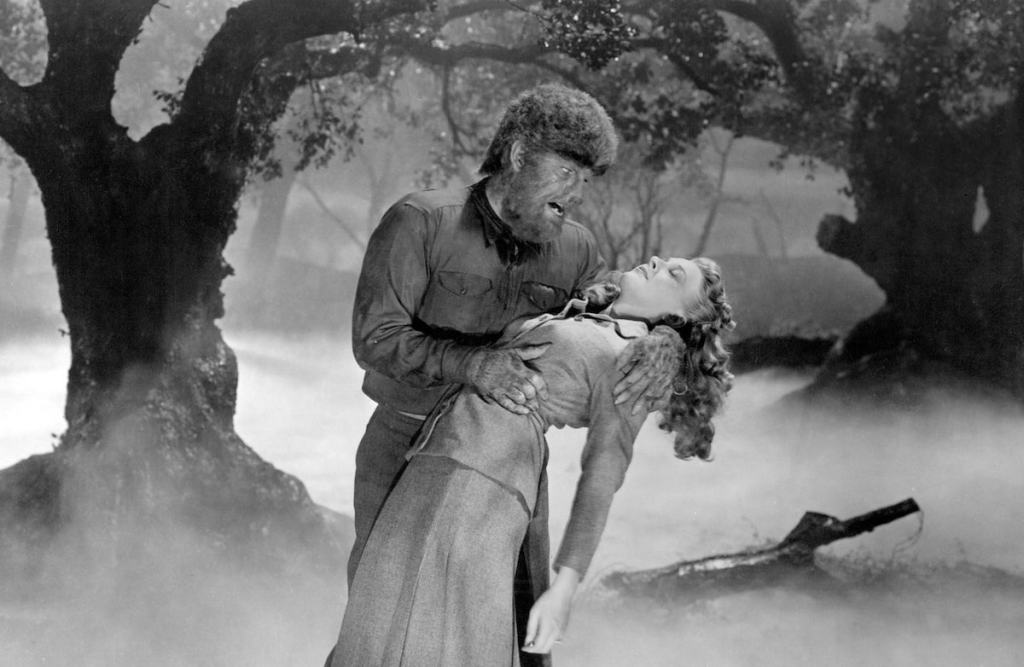 The Wolf Man attacks Gwen