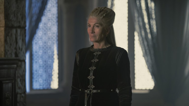 Rhaenys (Eve Best) in House of the Dragon episode 9