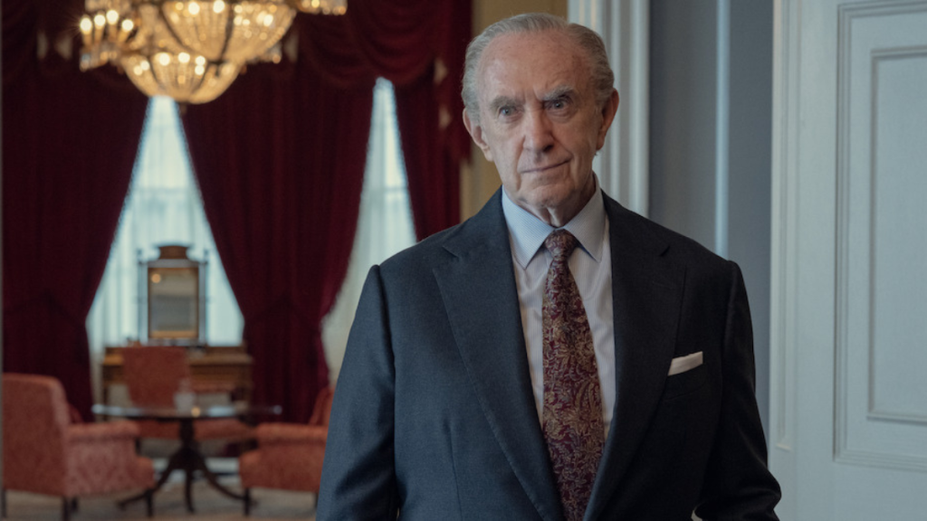 Jonathan Pryce como el príncipe Felipe en The Crown