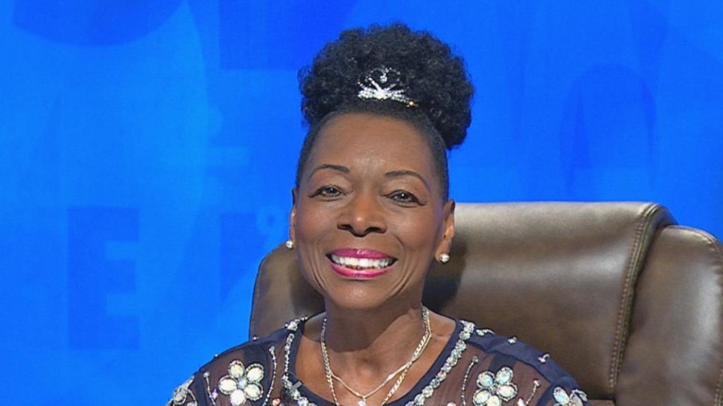 Người dẫn chương trình đếm ngược Nam tước Floella Benjamin