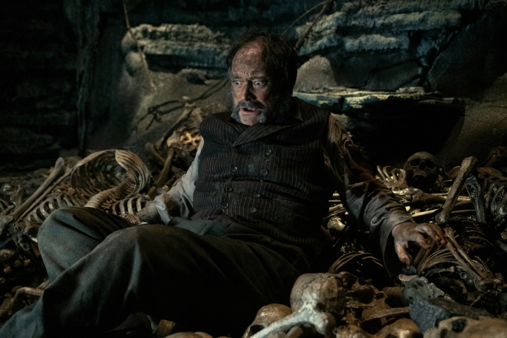 Guillermo del Toro's Cabinet of Curiosities. David Hewlett as Masson in episode “Graveyard Rats” of Guillermo del Toro's Cabinet of Curiosities. Cr. Ken Woroner/Netflix © 2022