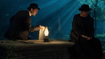 Guillermo del Toro's Cabinet of Curiosities. (L to R) Ben Barnes as Thurber, Crispin Glover as Pickman in episode “Pickman’s Model” of Guillermo del Toro's Cabinet of Curiosities.