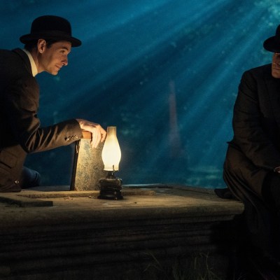 Guillermo del Toro's Cabinet of Curiosities. (L to R) Ben Barnes as Thurber, Crispin Glover as Pickman in episode “Pickman’s Model” of Guillermo del Toro's Cabinet of Curiosities.