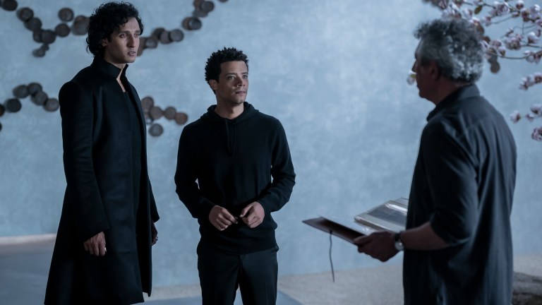 Jacob Anderson as Louis De Point Du Lac, Assad Zaman as Rashid and Eric Bogosian as Daniel Molloy - Interview with the Vampire _ Season 1, Episode 7