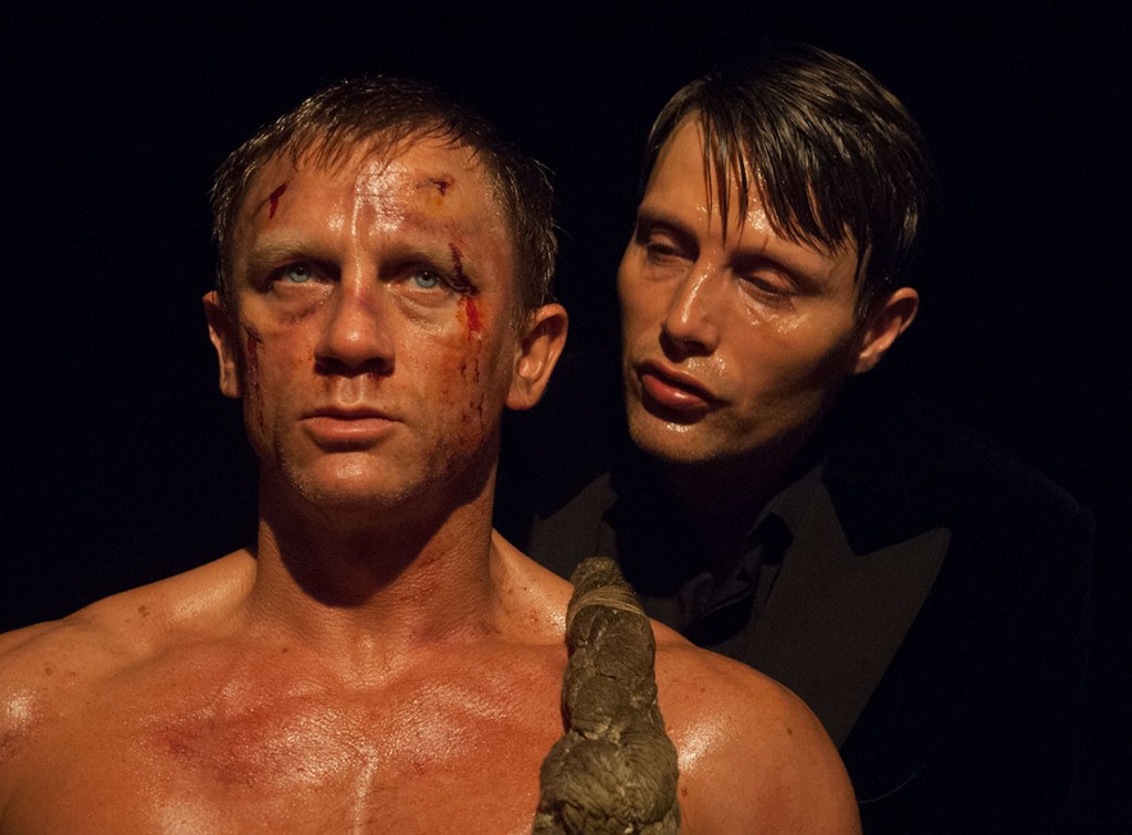 Le Chiffre and Bond with rope in Casino Royale