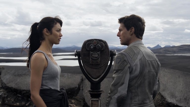 Tom Cruise and Olga Kurylenko in Oblivion