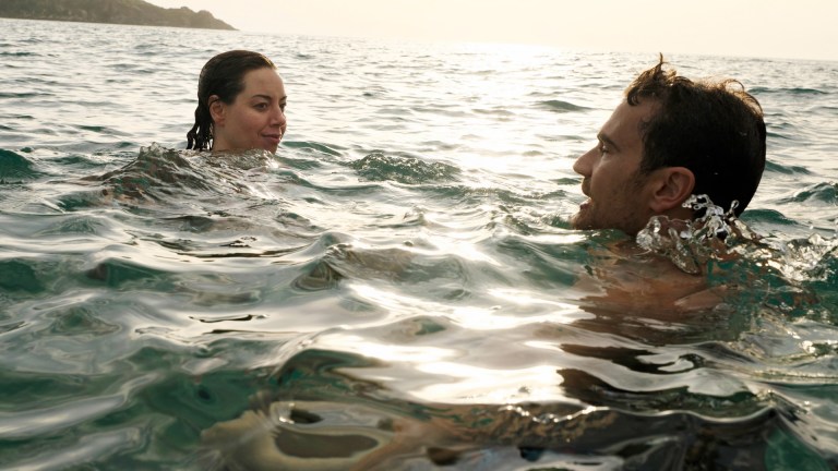 Aubrey Plaza and Theo James on The White Lotus season 2