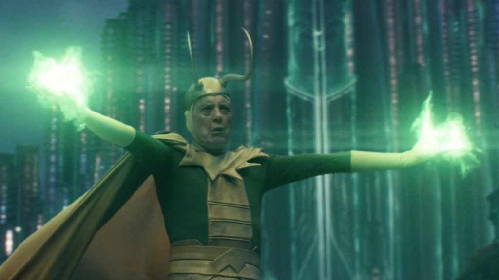 Richard E Grant sebagai Loki Klasik di Loki