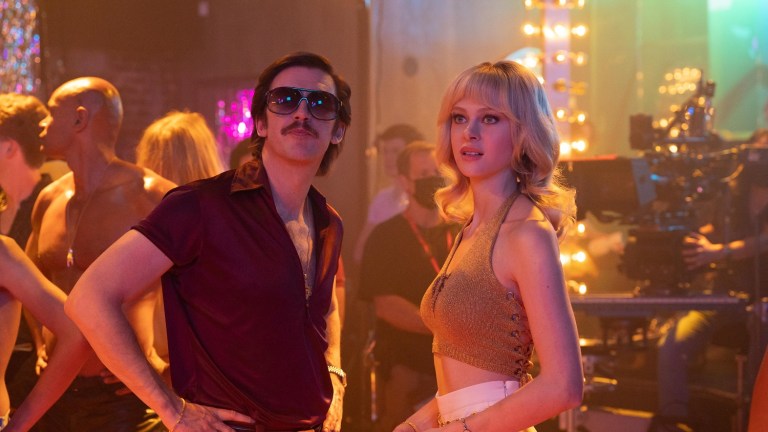 Paul (Dan Stevens) and Dorothy (Nicola Peltz) in Welcome to Chippendales