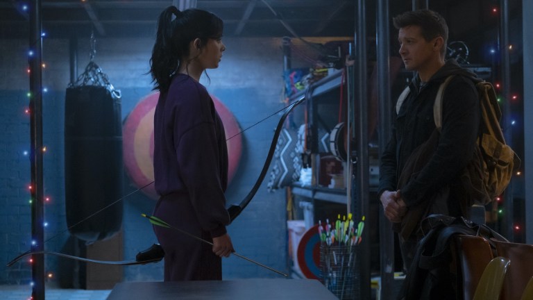 (L-R): Kate Bishop (Hailee Steinfeld) and Hawkeye/Clint Barton (Jeremy Renner) in Marvel Studios' HAWKEYE, exclusively on Disney+.