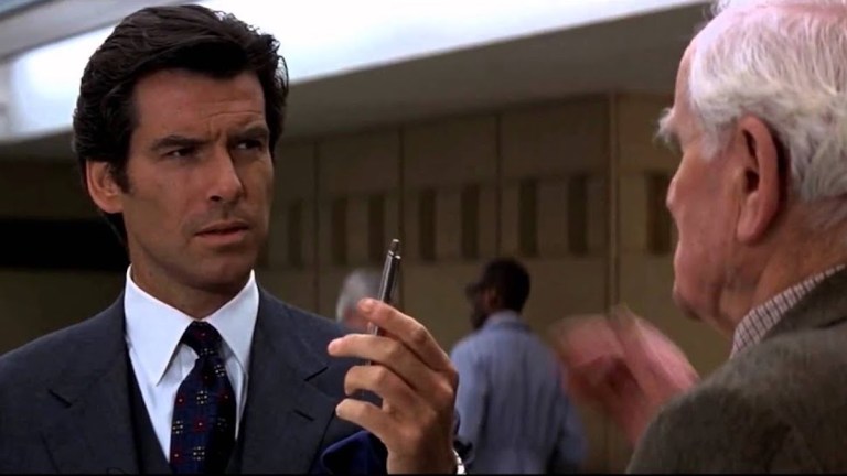 Pierce Brosnan and Q with pen in Goldeneye