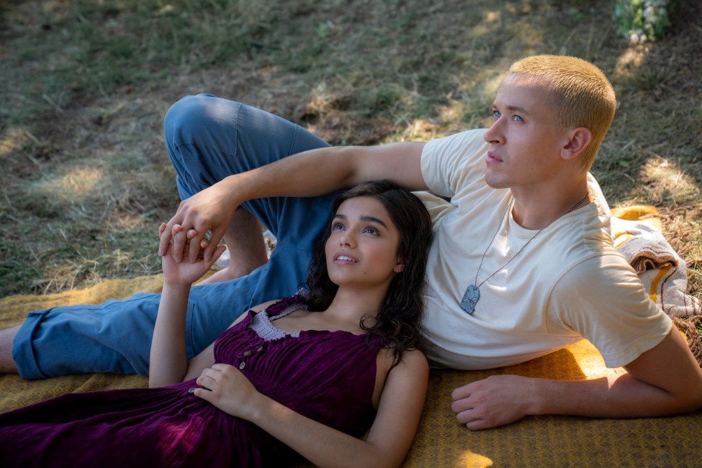 Rachel Zegler in Hunger Games Prequel Songbirds and Snakes