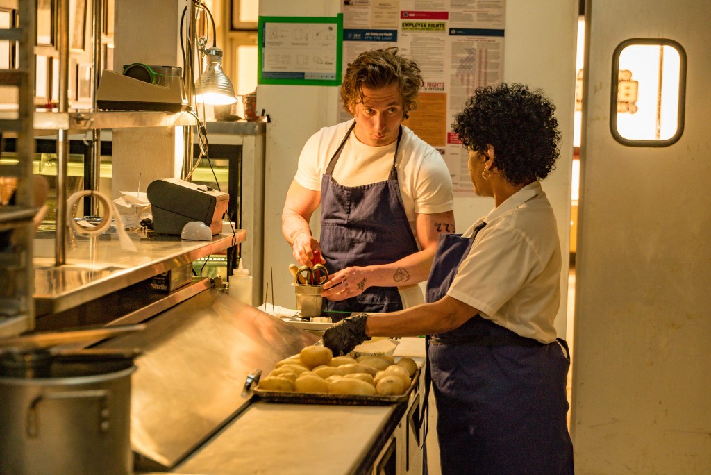 FX's THE BEAR "Braciole" (Airs Thursday, June 23) Pictured: (l-r) Jeremy Allen White as Carmen Berzatto, Liza Colon-Zayas as Tina. CR: Matt Dinerstein/FX