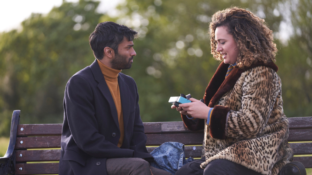 Rose Matafeo dan Nikesh Patel di Starstruck