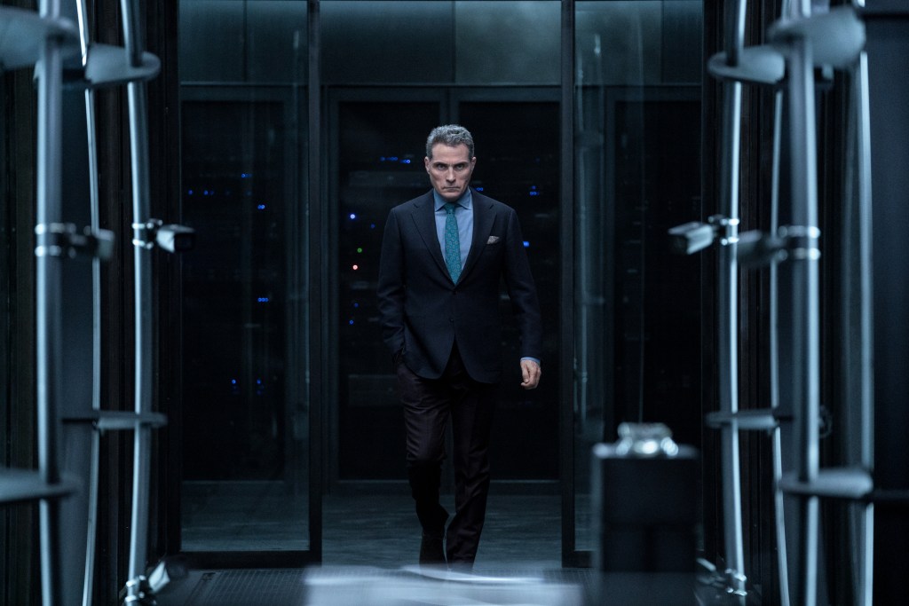 Kaledoskop.  Rufus Sewell sebagai Roger Salas dalam episode 