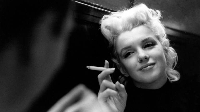 Marilyn Monroe smoking cigarette