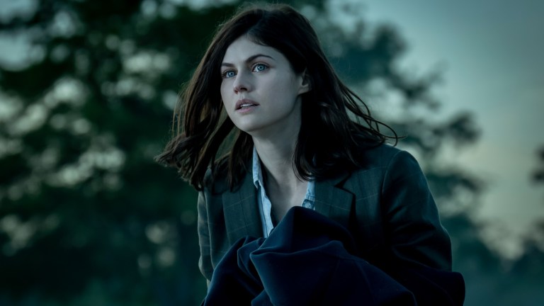 Alexandra Daddario as Dr. Rowan Fielding - Mayfair Witches _ Season 1, Episode 2