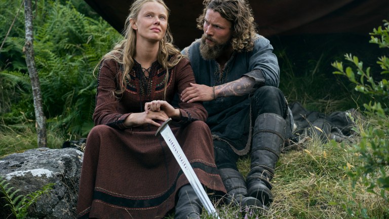 (L to R) Frida Gustavsson as Freydis Eriksdotter, Leo Suter as Harald Sigurdsson in episode 201 of Vikings: Valhalla.