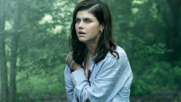 Alexandra Daddario as Dr. Rowan Fielding - Mayfair Witches _ Season 1, Episode 8