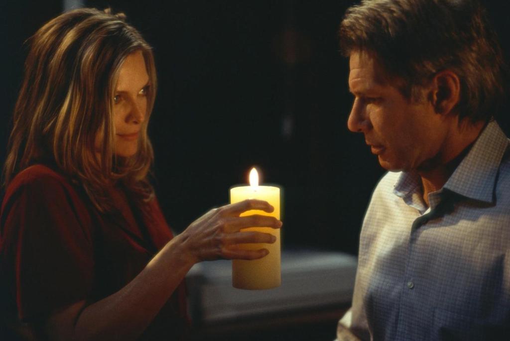 Michelle Pfeiffer and Harrison Ford in What Lies Beneath