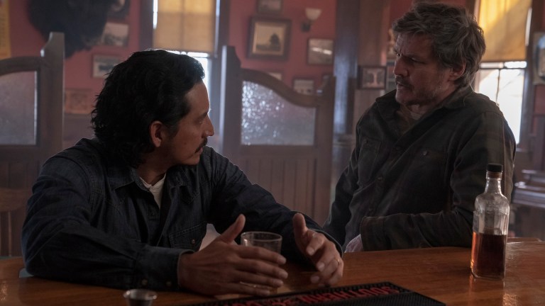 Brothers Tommy (Gabriel Luna) and Joel (Pedro Pascal) reunite over drinks in a bar